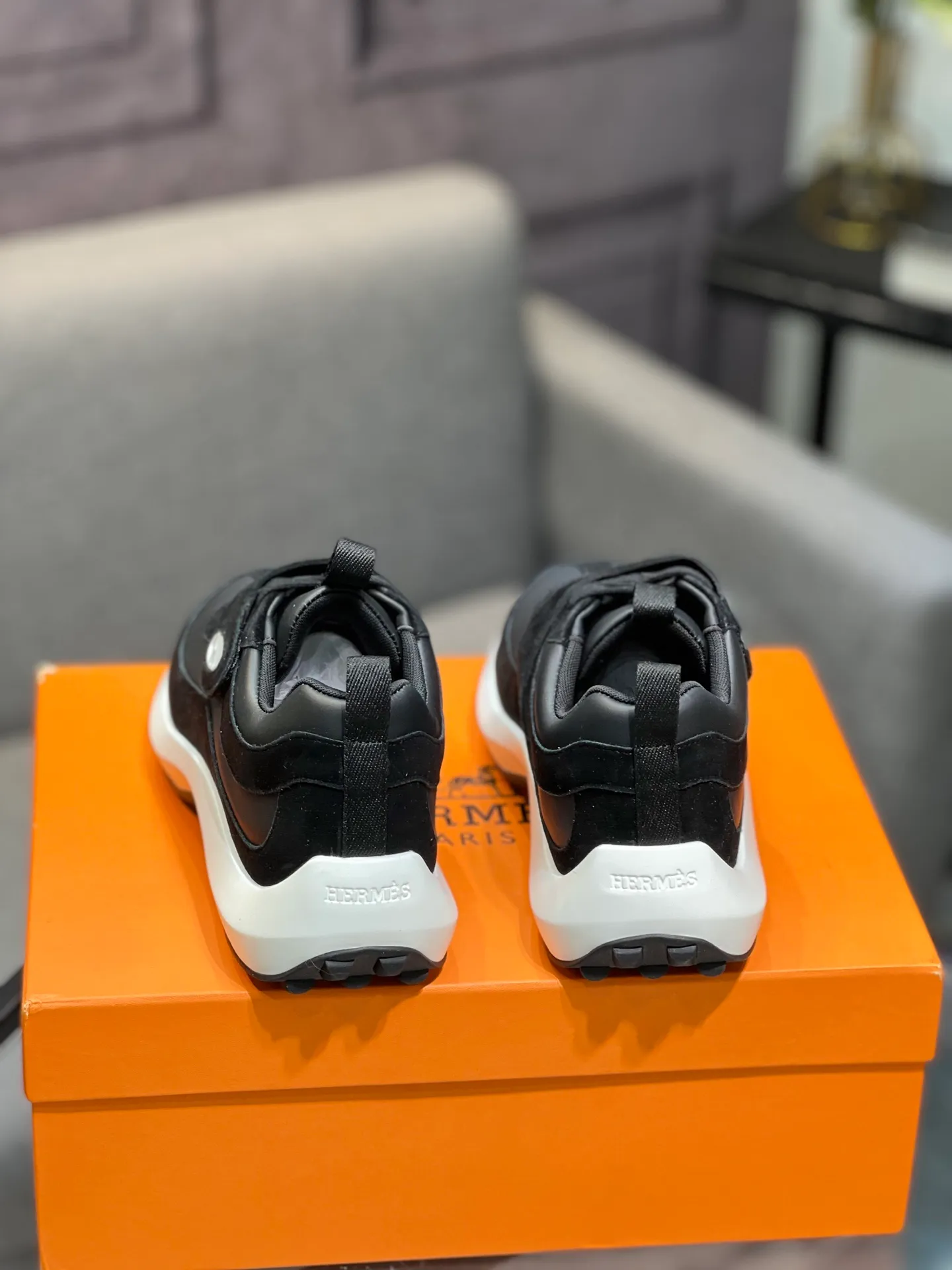 Men's shoes 💰600 Actual photos 🎬 [Hermès] Couple style, official website synchronization Counter quality French Paris catwalk style Simple and classic Imported original fabric Original 1:1 outsole! The highest version on the market! Size: Female 35-41. Male 39-45 (female 41, male 45 customized)